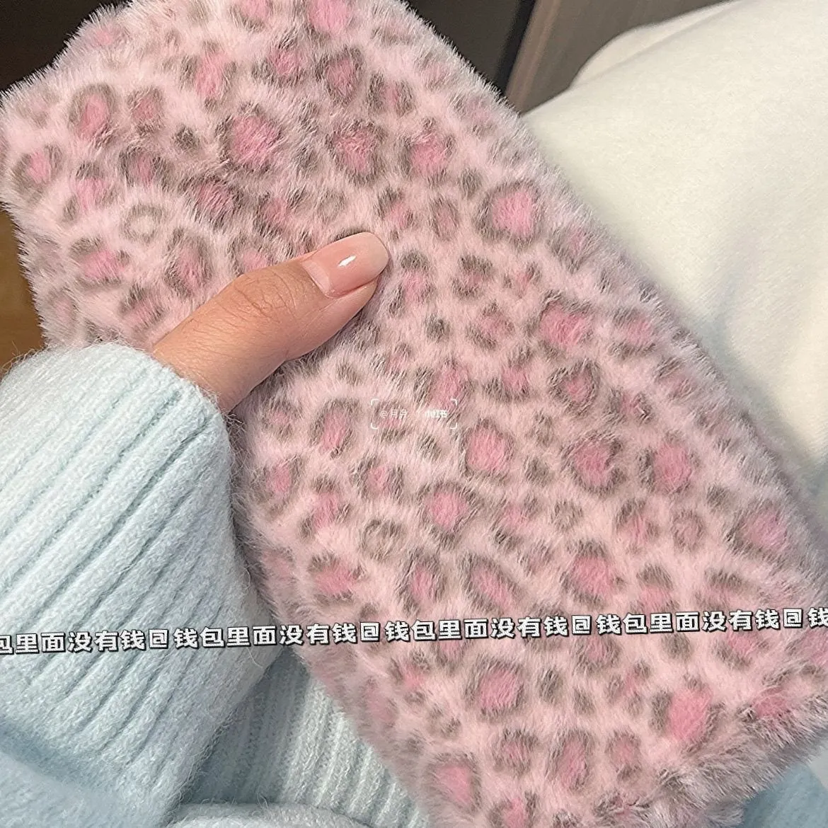 Leopard plush stationery storage bag y2k junior high school portable ultra-soft pencil bag winter sweet cool hand-held pencil bag – image 4
