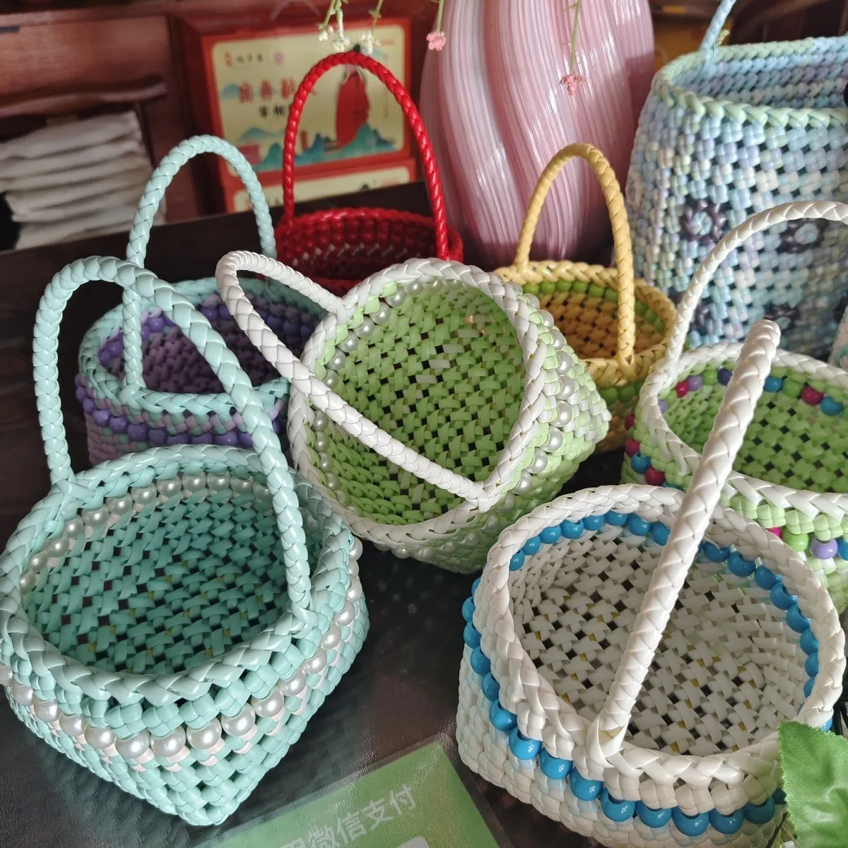 Eco-friendly pp flat bar Hand woven mini beads Small basket 2 colors Random hair Remarkable color