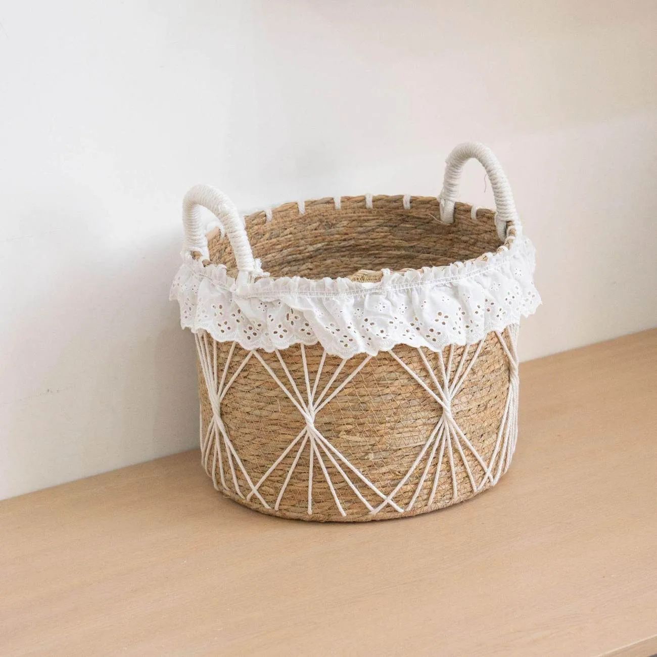 Medieval lace hand woven storage basket with handle High quality woven storage basket Clothing finishing basket – image 4